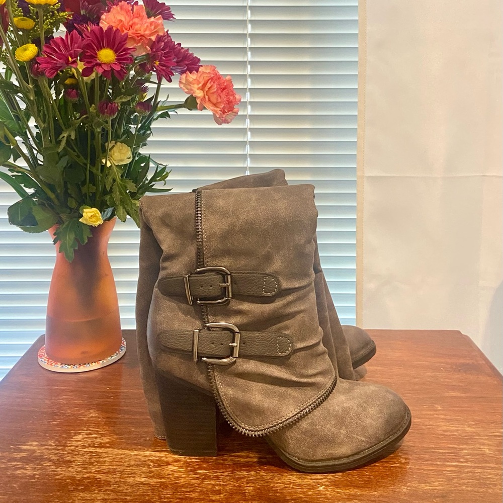 Y2K Buckle Boots
